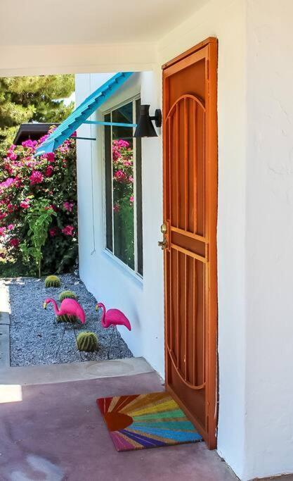 Newly Remodeled Midcentury Pink Flamingo Casa Villa Phoenix Exterior photo